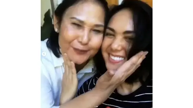 7 Potret Yuni Shara Tanpa Makeup, Bikin Pangling