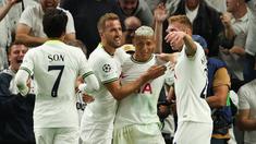 Liga Champions musim 2022/2023 telah dibuka dengan memainkan matchday pertama pada 6 dan 7 September 2022 lalu. Tercatat 4 pemain debutan mampu mencetak gol di laga pertamanya di kompetisi tertinggi benua biru tersebut. Mau tahu siapa saja mereka? Simak uraiannya berikut ini. (AFP/Adrian Dennis)