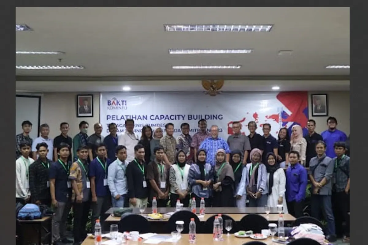 Badan Aksesibilitas Telekomunikasi dan Informatika Kementerian Komunikasi dan Informatika (BAKTI Kominfo) Wilayah Kerja IV Surabaya menggelar Pelatihan Jaringan Internet serta Kesehatan dan Keselamatan Kerja (K3).