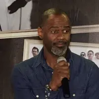 Brian McKnight akan menggelar konser di Indonesia pada hari ini, 8 Desember 2016. Akan duet bareng Raisa, Brian pun memuji lagu-lagu Raisa.