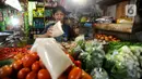 Diantara komoditas yang naik adalah gula, telur, beras dan sayur-sayuran. (merdeka.com/Arie Basuki)