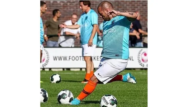 Baru 2 Minggu Pensiun, Ini 6 Potret Terbaru Wesley Sneijder yang Bikin Pangling