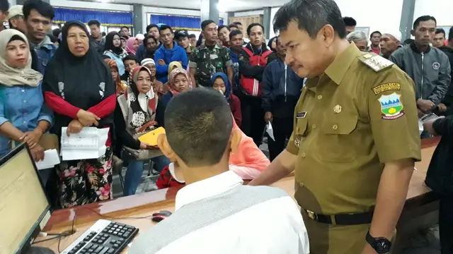 Bupati Garut Rudy Gunawan saat sidak KTP elektroik beberapa waktu lalu