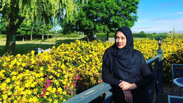 6 Potret Dina Lorenza Awet Muda di Usia 44 Tahun, Bak ABG