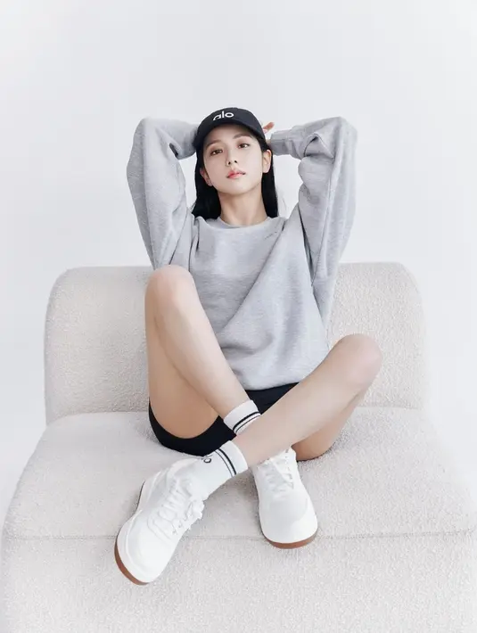 <p>Athleisure sendiri merupakan tren fashion yang memadukan pakaian olahraga dan fashion sehari-hari. [@sooyaaa__].</p>