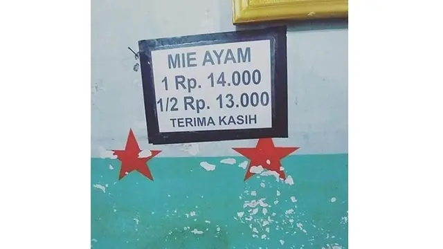 6 Harga Makanan di Toko Ini Bikin Mikir Keras