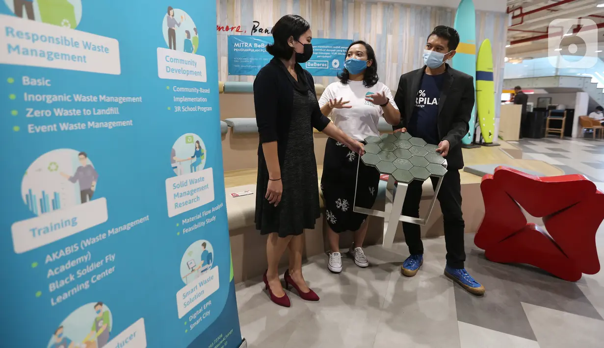 Dana hibah “Social Enterprise Grant Programme 2021” melalui DBS Foundation sekitar SGD 3 juta diberikan kepada 19 wirausaha sosial (Social Enterprise/SE) di dua di antaranya merupakan SE dari Indonesia, yaitu Tridi Oasis dan Waste4Change. (Liputan6.com/Fery Pradolo)