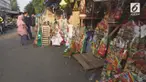 Dua minggu jelang lebaran,penjualan parcel mulai meningkat. Pembeli dapat membeli parcel yang sudah jadi atau memesan sesuai keinginan.