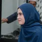 Syifa Hadju tampil memakai hijab ketika menggelar acara syukuran rumah baru (Foto: Instagram syifahadjureal/hargabro)