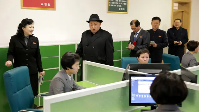 Senyum Semringah Kim Jong-Un Saat Berkunjung ke Universitas Guru Pyongyang