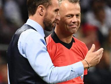Pria yang dijuluki wasit terkaya di dunia itu ditugaskan untuk memimpin final Euro 2020 pertama Inggris. Kabar bagus buat The Three Lions, mereka lebih sering menang saat dipimpin oleh Bjorn Kuipers. (Foto: AFP/Franck Fife)