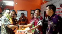 Paslon Bupati Bengkulu Tengah menggugat ke Mahkamah Konstitusi terkait pelaksanaan Pilkada langsung 2017 (Liputan6.com/Yuliardi Hardjo)