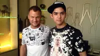 Dash Berlin Berikan Alat Musik DJ kepada Al Ghazali