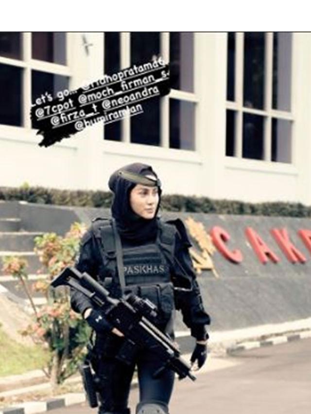 6 Potret Olla Ramlan Pakai Seragam Paskhas TNI AU, Curi Perhatian