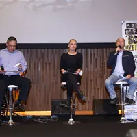 5 Seconds of Summer ke Indonesia menggelar konser bertajuk Sounds Live Feels Live. Konser dalam rangka mempromosikan album kedua mereka, menggelar tur dimulai di Jepang 19 Februari mendatang. (Andy Masela/Bintang.com)