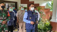 Gubernur Jawa Barat, Ridwan Kamil mendatangi Wisma Makara UI, Kota Depok, Rabu (2/12/2020). (Foto:Liputan6/Dicky Agung Prihanto)