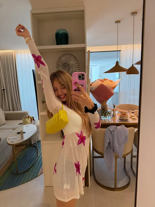 Potret Lisa BLACKPINK Nikmati Udara Pantai Eropa dengan Gaya Minimalis Budget Maksimalis, Ada Tas Hermes hingga Tas Tomat