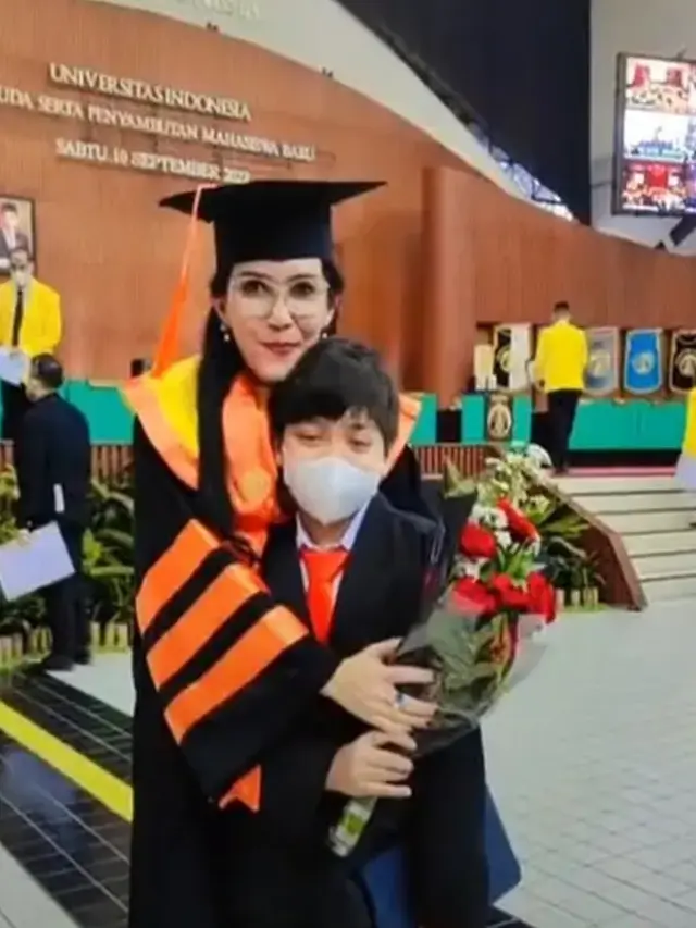 Rieke Diah Pitaloka lulusan UI