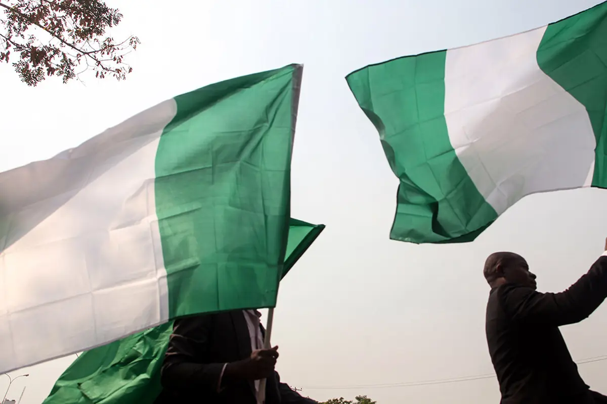 Bendera Nigeria (AFP Photo / Sodiq Adelakuin)