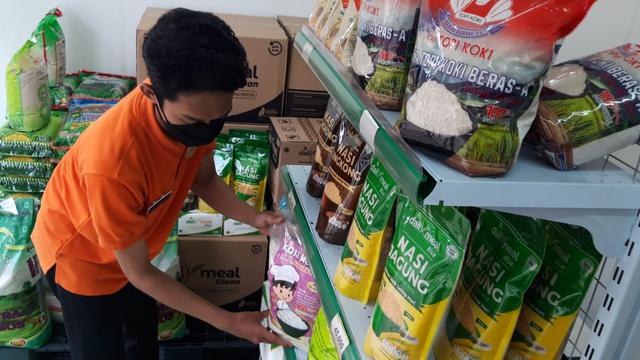 Emiten produsen beras PT Buyung Poetra Sembada Tbk (HOKI), pemegang merek “Topi Koki” dan “HOKI”.