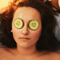 ilustrasi timun sebagai bahan alami untuk kulit cerah/pexels