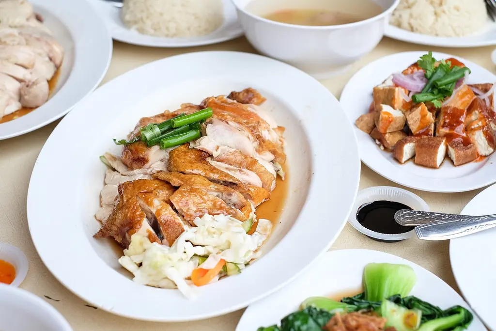 Chicken Rice, kuliner Singapura. (Sumber Foto: misstamchiak.com)