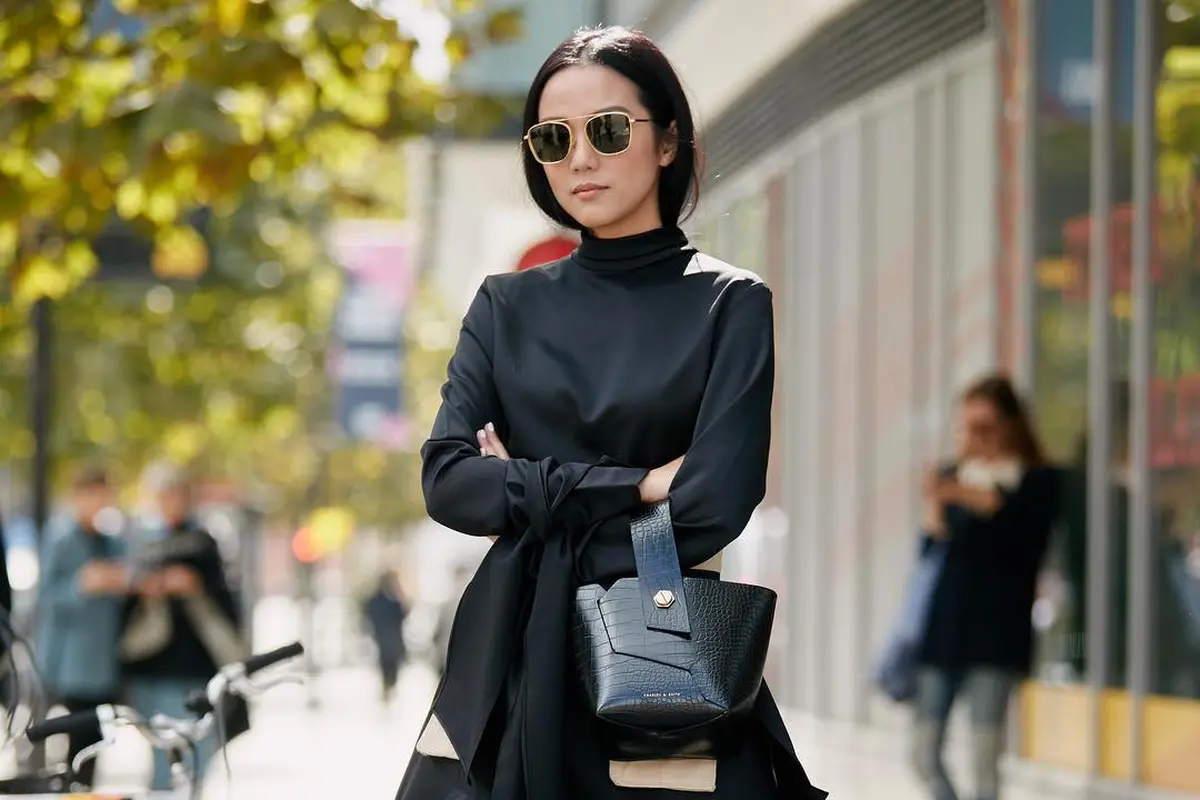 Tips dan Trik Pakai Outfit Satu Tone yang Tetap Atraktif