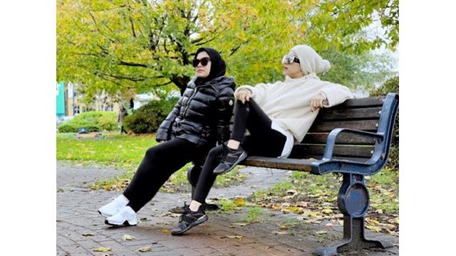 5 Gaya Syahrini dan Aisyahrani Saat Liburan di Luar Negeri, Kompak Banget