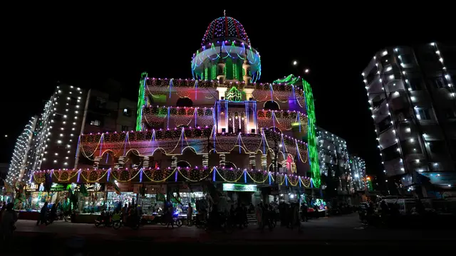 Sambut Maulid Nabi, Masjid di Pakistan Berhias Lampu-lampu