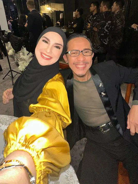 <p>Banyak selebriti yang mengandeng pasangannya masing-masing, sedangkan Irish Bella hadir sendiri tanpa didampingi suami. [Instagram/amingisback]</p>