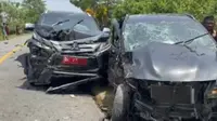 Mobil Rombongan Pejabat Pemprov Sultra Ditabrak Truk hingga Ringsek