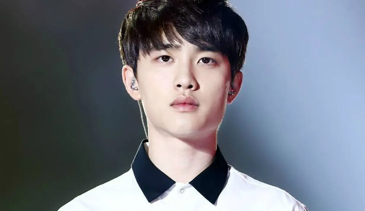 Meskipun begitu Kim Hee Won harus tetap memukul D.O. sesusai dengan skrip film. Ia pun tak tanggung-tanggung saat memukul, agar adegan terlihat sempurna. (Foto: Allkpop.com)