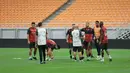 Pertandingan panas ini akan menjadi salah satu laga yang ditunggu-tunggu baik dari kedua fans maupun pecinta sepak bol Indonesia. (Bola.com/M Iqbal Ichsan)