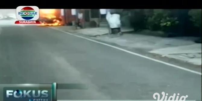VIDEO: Mobil Memuat Jeriken Isi BBM Terbakar di Blitar