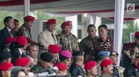 Mantan Danjen Kopassus, Prabowo Subianto menghadiri peringatan HUT ke-67 Komando Pasukan Khusus (Kopassus) di Cijantung, Jakarta Timur, Rabu (24/4/2019). Acara itu juga dihadiri oleh para kepala staf TNI, dan Panglima TNI Marsekal TNI Hadi Tjahjanto. (Liputan6.com/Faizal Fanani)