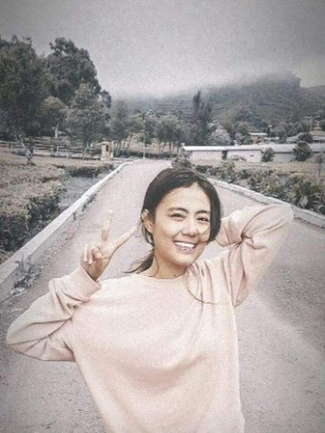 7 Potret Seleb TikTok Resta Adikatia yang Viral Mirip Agnez Mo