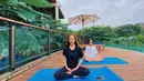 Olahraga menjadi salah satu kegiatan rutin yang dilakukan oleh Bunga Citra Lestari. Biasanya, BCL berolahraga ditemani sang anak, Noah Sinclair. Saat BCL olahraga yoga bersama Noah, potret kebersamaan mereka curi perhatian. (Liputan6.com/IG/@bclsinclair)