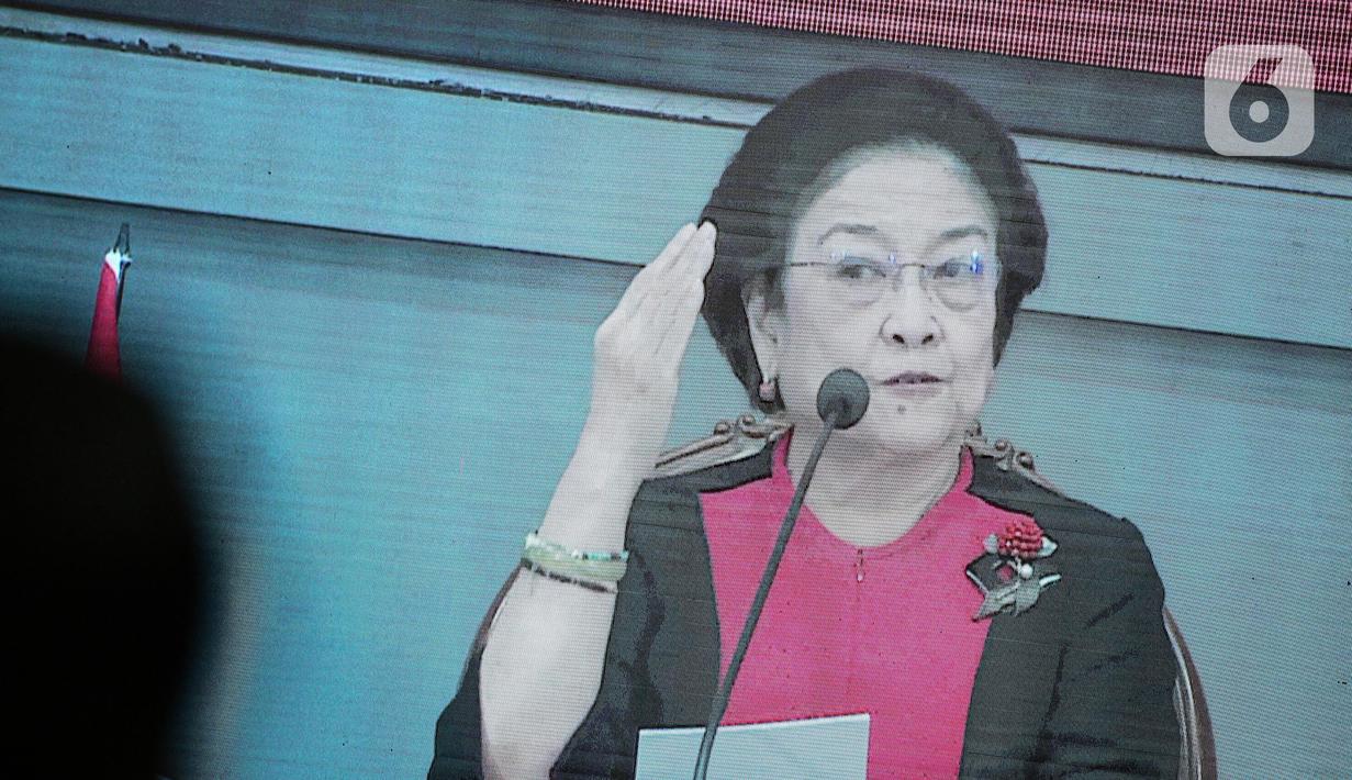 Ketua Umum PDIP Megawati Soekarnoputri menyampaikan arahan serta membuka Rakernas II PDIP di Jakarta, Selasa (21/6/2022). Rakernas PDIP kali ini mengusung tema 'Desa Kuat, Indonesia Maju dan Berdaulat'. (Liputan6.com/Faizal Fanani)