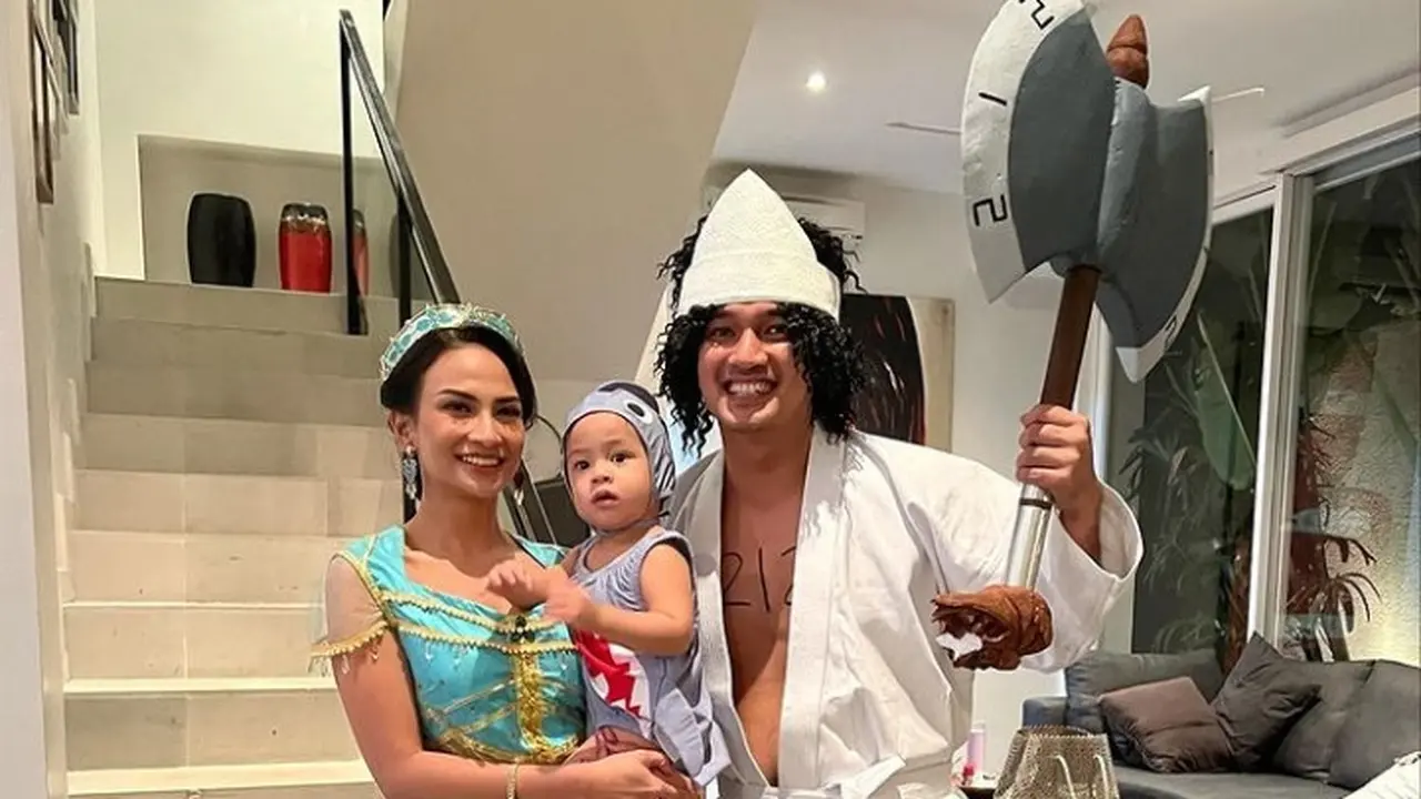 Vanessa angel dan keluarga.