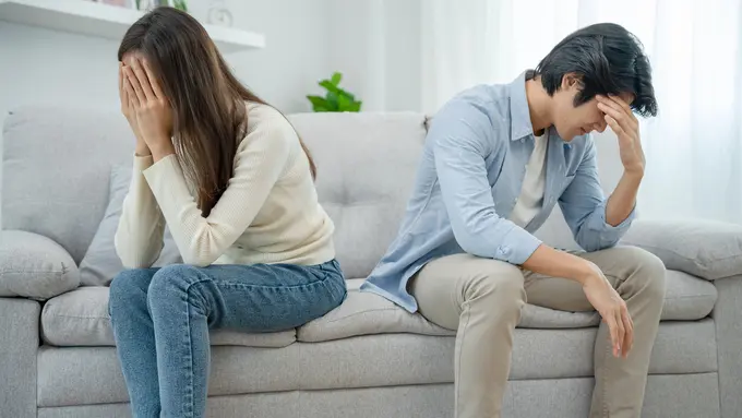 4 Cara Mengatasi Sebuah Hubungan yang Telah Diisi dengan Kejenuhan
