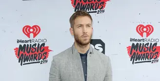 Berselang dua minggu usai hubungannya kandas dengan Calvin Harris, Taylor Swift terlihat mesra dengan salah satu aktor 'The Avengers', Tom Hiddleston. (AFP/Bintang.com)