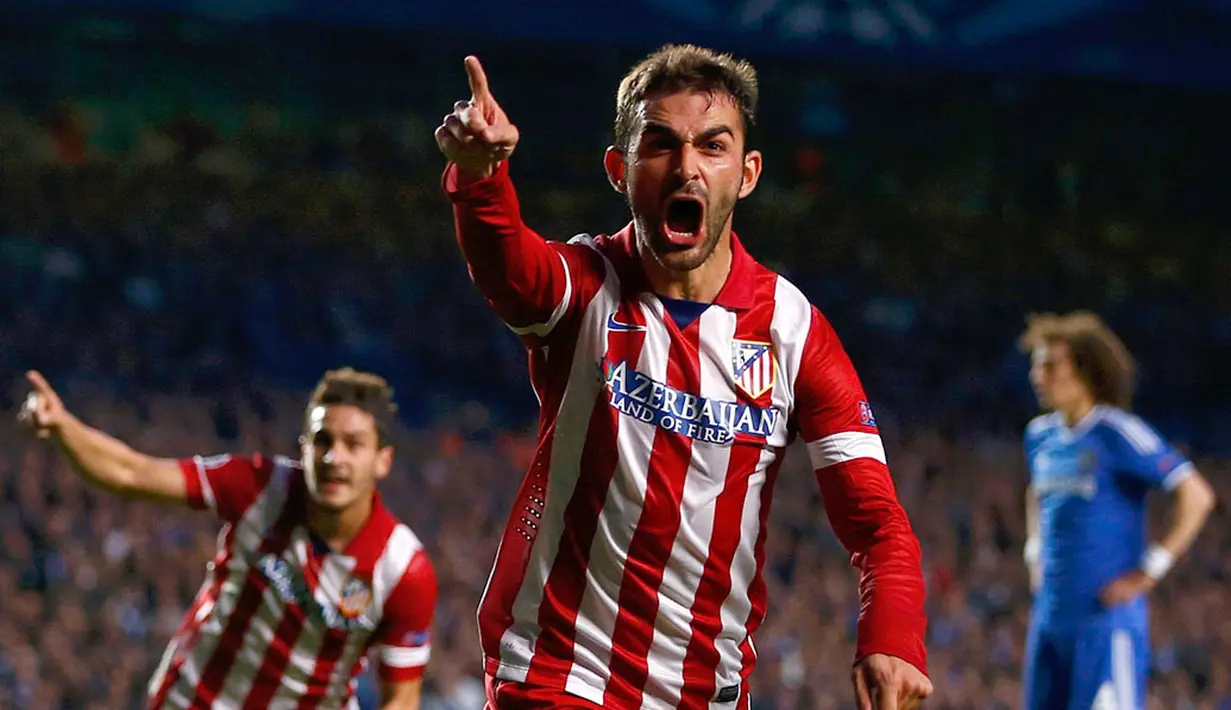 Selebrasi penyerang Atletico Madrid, Adrian Lopez, usai menghempaskan Chelsea di Stamford Bridge, London, (1/5/2014). (REUTERS/Eddie Keogh)