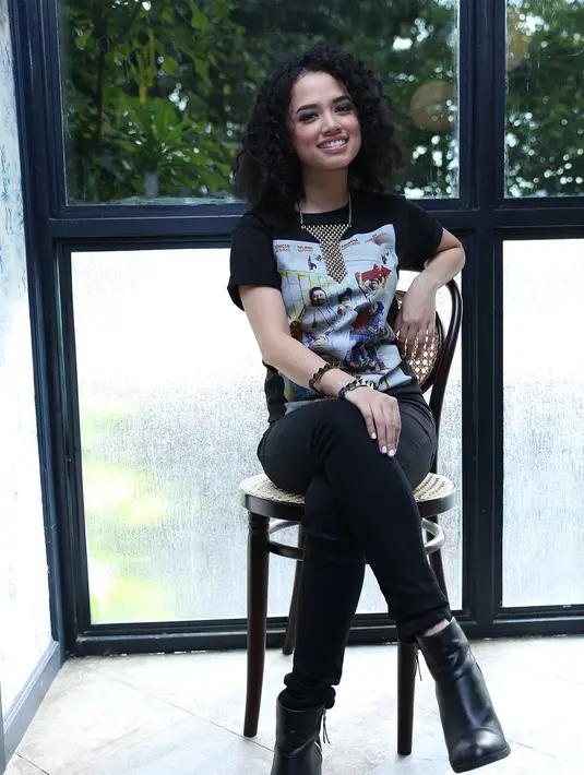 Williana atau yang akrab disapa Wizzy mendapatkan kesempatan melantunkan soundtrack lagu berjudul ‘Puzzle Pieces’ dalam film ‘Negeri van Oranje’. (Galih W. Satria/Bintang.com)