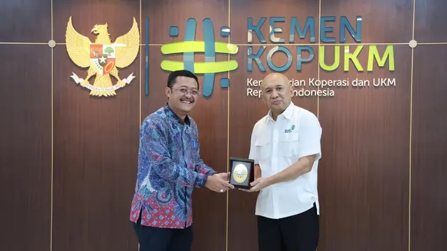 Menteri Koperasi dan UKM Teten Masduki menggelar pertemuan dengan Ketua  Komisi Pengawas Persaingan Usaha (KPPU) M Afif Hasbullah. (Dok KemenkopUKM)
