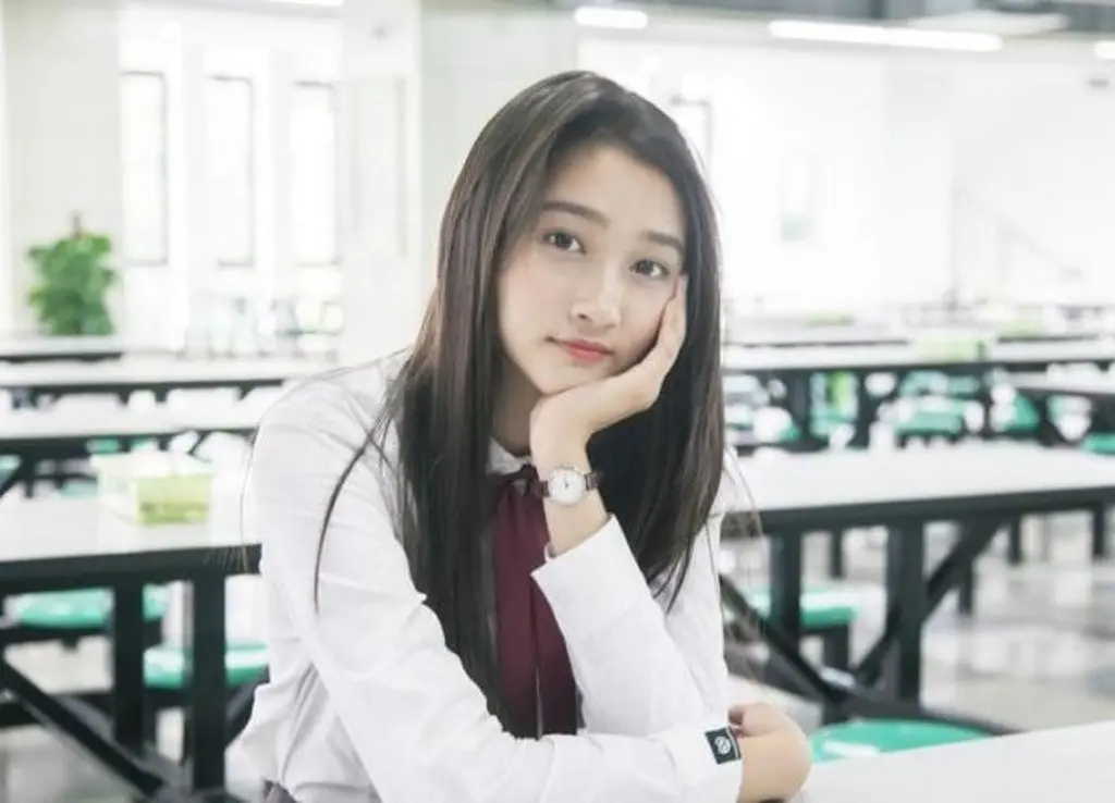 Pacaran dengan Luhan Eks-Exo, Ini 5 hal patut diketahui tentang Guan Xiao Tong. (Sumber Foto: bestchinanews.com)