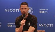 Gary Cahill hadir dalam The Famous CFC Goes to Jakarta di Ascott Jakarta, Jumat (29/11/2025). (Bola.com/Abdul Aziz).