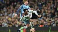Pemain Tottenham Hotspur, Danny Rose berada pada peringkat ketiga pilihan fans City dengan total suara sebanyak 11%.  (AFP/Oli Scarff)