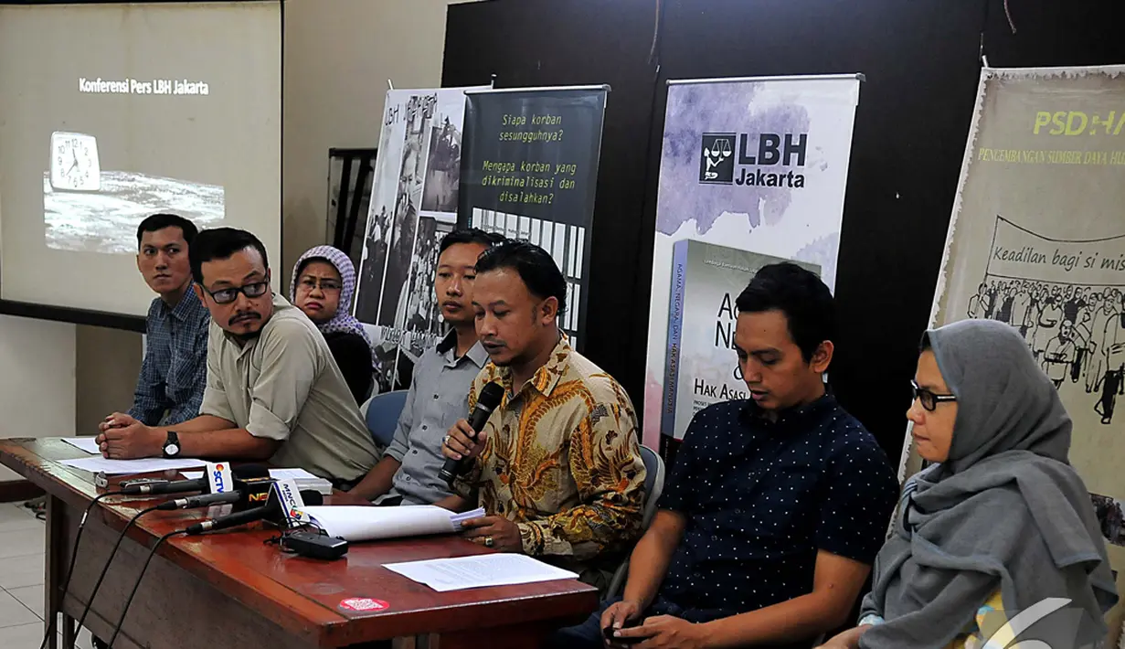 Sekretaris KASUM, Chairul Anam (ketiga kanan) mengatakan bebas bersyarat untuk Polly mencermikan Jokowi gagal mengkonsolidasi aparaturnya untuk konsisten terhadap HAM, Jakarta, Rabu (3/12/2014). (Liputan6.com/Johan Tallo)