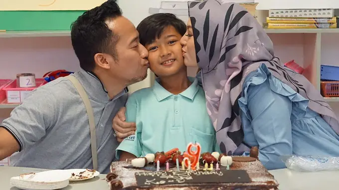 [Bintang] Denny Cagur dan Istri