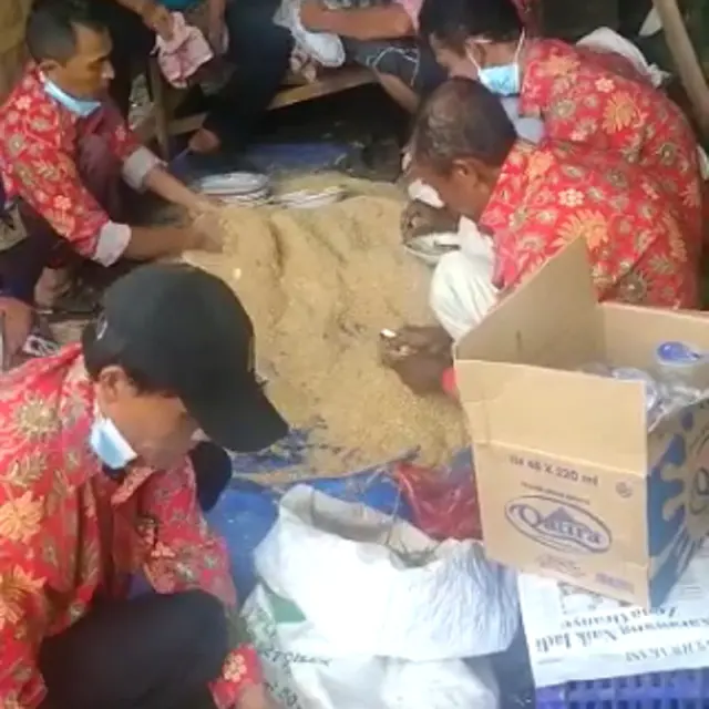Viral Aksi Mencuci Piring Pakai Serbuk Kayu, Warganet: Piringnya Tayamum